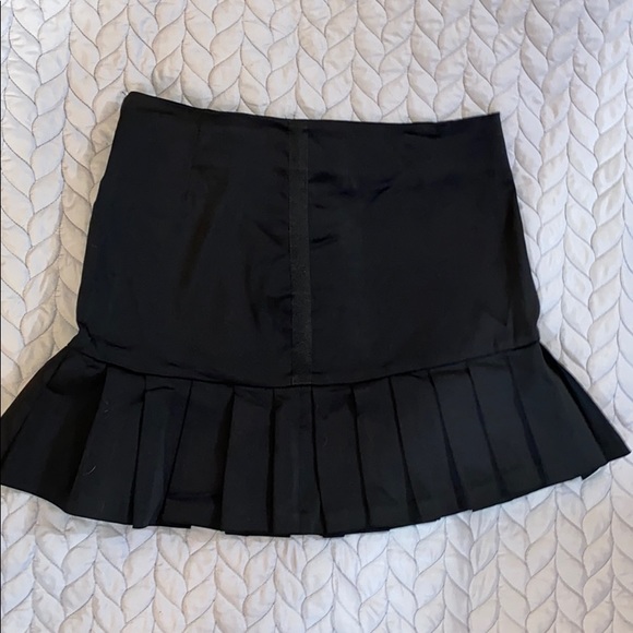 Butsina Pleated Skirt - Picture 2 of 3